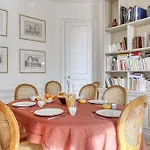 Wonderful & Large Flat In The 7Th - Eiffel Tower