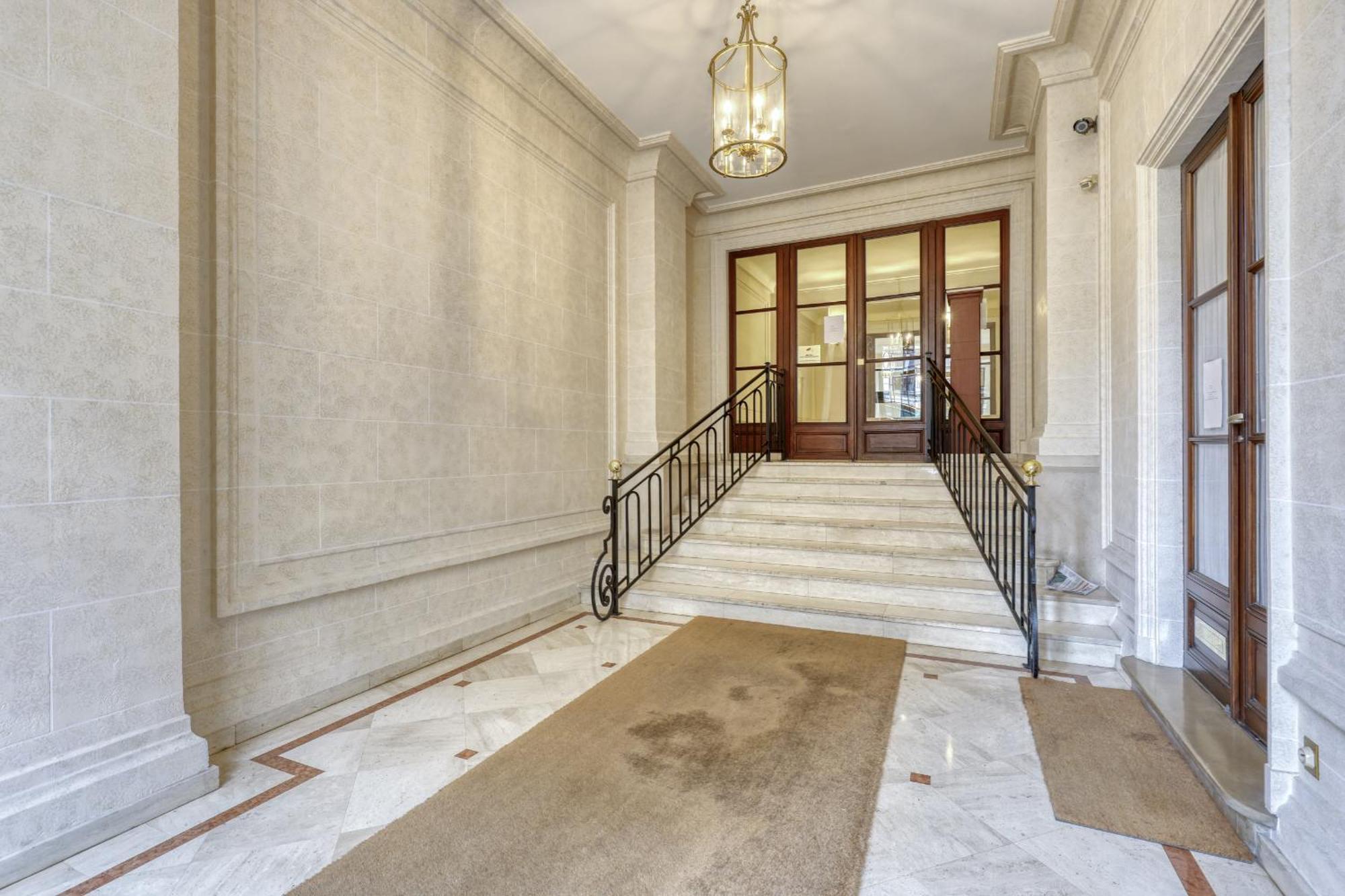 Wonderful & Large Flat In The 7th - Eiffel Tower Parigi