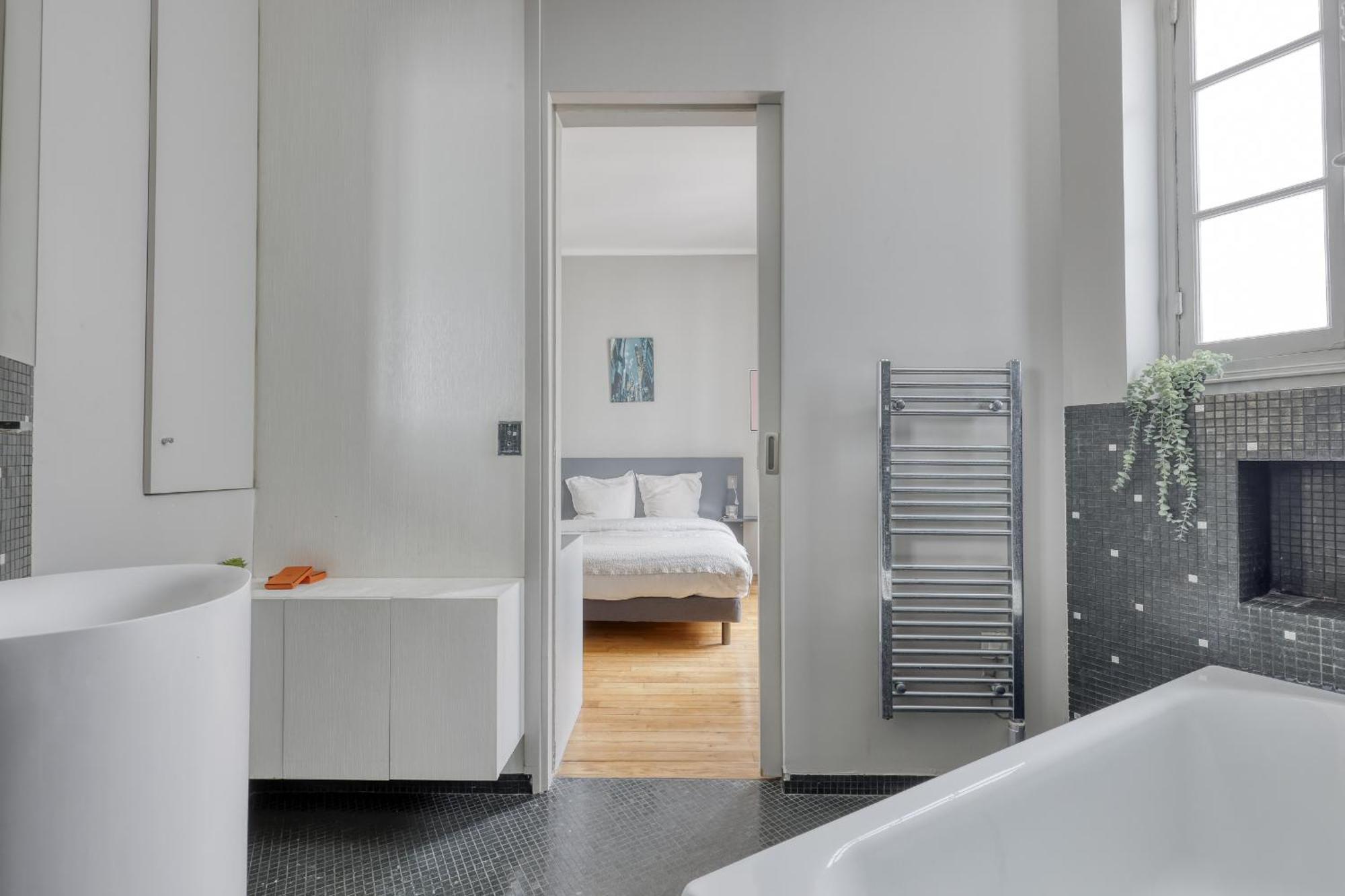 Wonderful & Large Flat In The 7th - Eiffel Tower